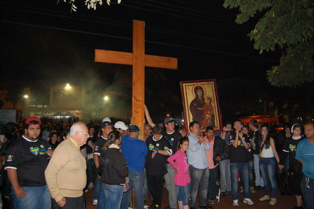 Cruz Peregrina e o Ícone de Maria em Ponta Porã Cruz Peregrina e o Ícone de Maria em Ponta Porã