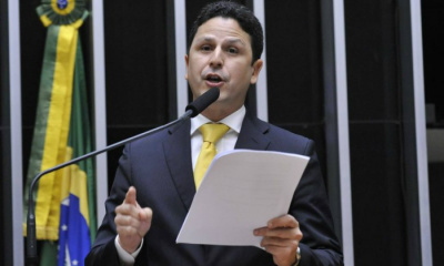 Bruno Araújo, ministro das Cidades - Luis Macedo / Agência Câmara 15-04-2016

Leia mais sobre esse assunto em http://oglobo.globo.com/economia/governo-suspende-3-fase-do-minha-casa-minha-vida-19342499#ixzz49CVTqgDu 
© 1996 - 2016. Todos direitos reservados a Infoglobo Comunicação e Participações S.A. Este material não pode ser publicado, transmitido por broadcast, reescrito ou redistribuído sem autorização. 