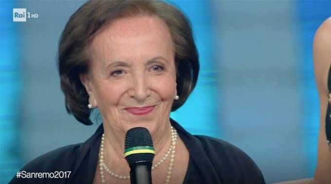 Italiana Maria Pollacci bateu um recorde muito especial, pois ajudou 7.642 crianças a nascer e ainda hoje, depois de 72 anos de carreira. 