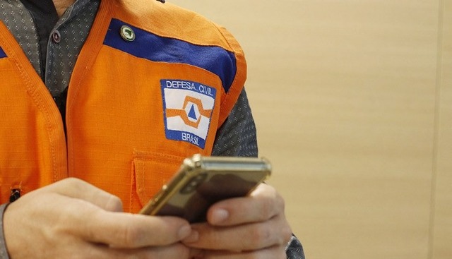 Os interessados em receber os avisos por SMS devem enviar uma mensagem do telefone celular para o número 40199 da Defesa Civil - Foto: Ministério do Desenvolvimento Regional