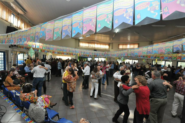 Foto: Assecom/Arquivo

Legenda: As festas juninas da terceira idade começam na próxima semana nos CCI Maria Martiniano de Brito, do Parque I e Andres Chamorro, no Jardim Água Boa.
