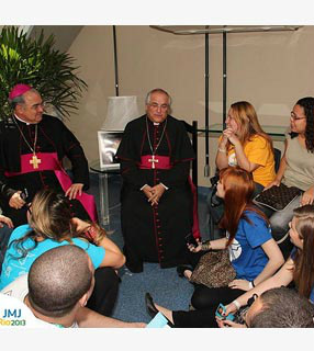 (JMJ Rio2013) Arcebispo do Rio de Janeiro, Dom Orani João Tempesta, e Núncio Apostólico no Brasil, Dom Giovanni D'Aniello, reunidos com os jovens