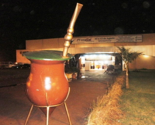  
Produtos da culinária e cultura gaúcha estão presentes na Fenasul de Dourados