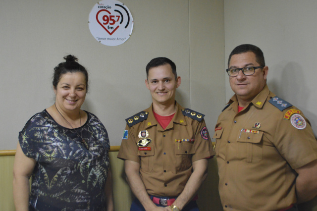 Oficiais dos Bombeiros visitam Rádio Coração