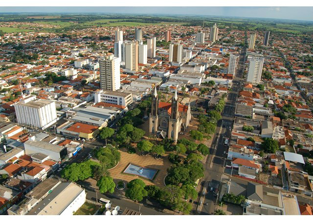 Votuporanga (SP), com território desmembrado das dioceses de São José do Rio Preto e Jales, ambas no Estado de São Paulo.
