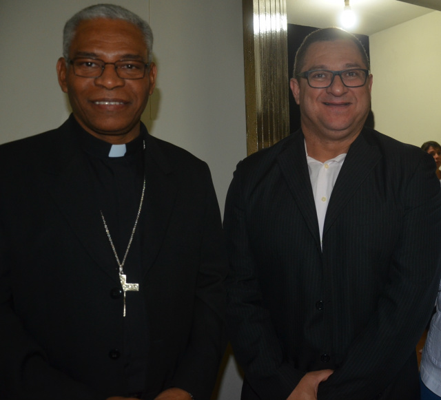 Bispo entrevista Edenilson Domingos, futuro diácono permanente de Dourados