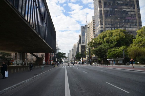 “A cidade menos pior é São Paulo, e ela não atinge nem a nota 7, que ainda é inferior à nota 8, o mínimo adequado para uma situação confortável de caminhabilidade”, disse a arquiteta e urbanista Marília Hildebrand, membro do Mobilize Brasil. “Rovena Rosa/Agência Brasil