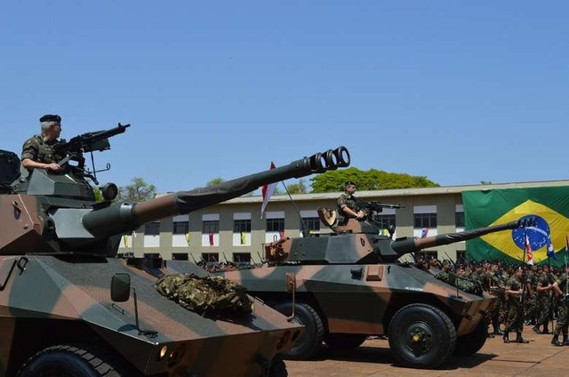 Cerimônia de troca de comando ocorreu nesta segunda-feira - Crédito: André Bento/Dourados News
  

  (adsbygoogle = window.adsbygoogle || []).push({});

