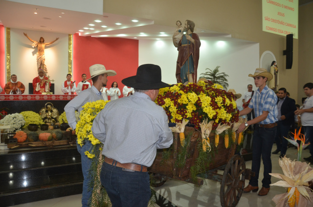 Bispo preside missa sertaneja em ação de graças pelos agricultores e caminhoneiros