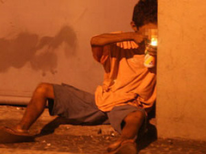 Criança usando crack em ruas de SP
