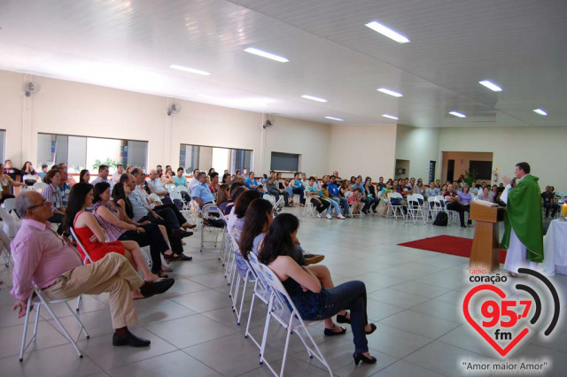 Renovação Carismática Católica faz retiro para famílias em Dourados Renovação Carismática Católica faz retiro para famílias em Dourados