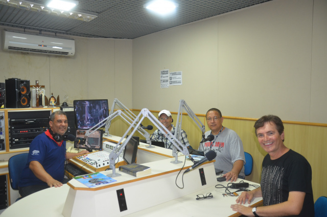 Equipe de esportes da Rádio Coração FM 95,7 faz nesta quarta-feira (22). A estréia aconteceu no clássico Comerário da Capital de MS, no último domingo(19). 