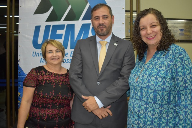 Ozair Sanábria, diretora artística e comunicadora com o  professor Laércio Alves de Carvalho e a professora Celi Corrêa Neres eleitos para o quadriênio 2019-2023. Juntamente com o jornalista Reynaldo Felix,   representaram a Rádio Coração no evento.