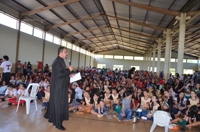 Fotos do Encontro Diocesano dos Coroinhas na Vila São Pedro