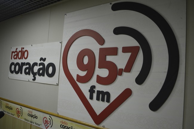 Há 14 anos, a Rádio Coração FM vem apresentando uma programação diferenciada, voltada para a evangelização das famílias na Diocese de Dourados.