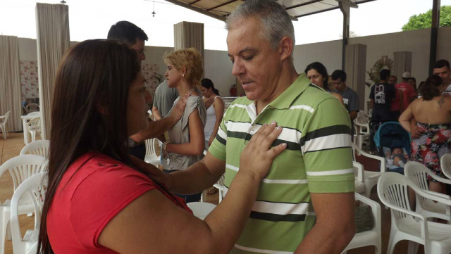 Encontro de Casais “Não Abro Mão desse Amor” Encontro de Casais “Não Abro Mão desse Amor”