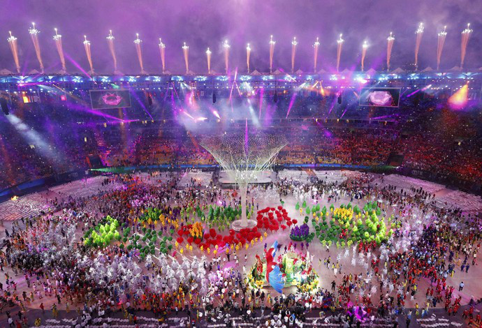 Apesar da chuva, a festa de encerramento da Rio 2016 acabou em carnaval no MaracanãReuters/Kevin Lamarque/Direitos Reservados