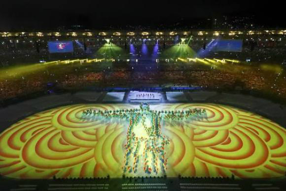 A imagem do Cristo Redentor, um dos cartões postais,  iluminou o Estádio do MaracanãReuters/Powel Kopczynski/Direitos Reservados