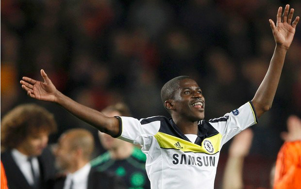Ramires virou um dos líderes do Chelsea na inédita conquista da Champions (Foto: Reuters)