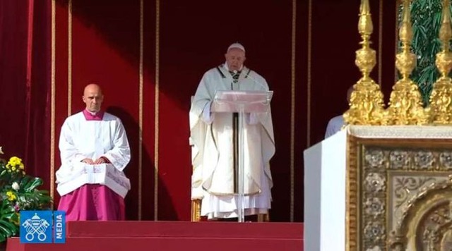 Papa Francisco pronunciando sua homilia. Crédito: Captura de Youtube Vatican Media