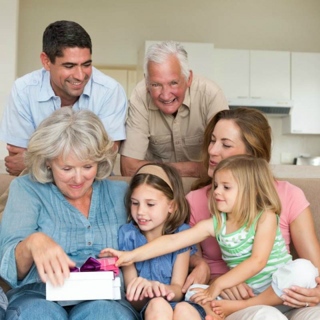 Ponto de Vista debate a presença dos avós no convívio familiar