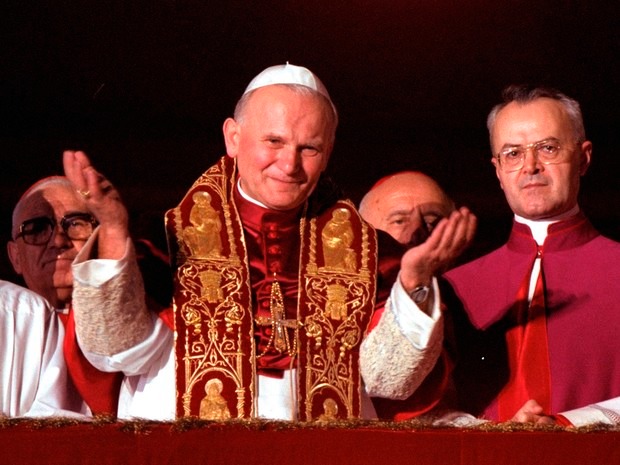 Em um dia como hoje, 16 de outubro de 1978, São João Paulo II – Karol Wojtyla – foi eleito Supremo Pontífice da Igreja Católica e 263º sucessor do Apóstolo Pedro.

O pontificado de São João Paulo II foi o maior da história da Igreja, durando aproximadamente 27 anos.