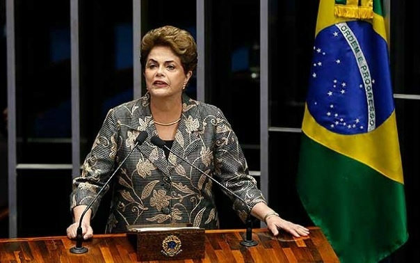Senadores aprovam impeachment e Dilma não é mais presidente do Brasil
