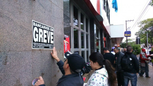 Greve continua em todo o país
