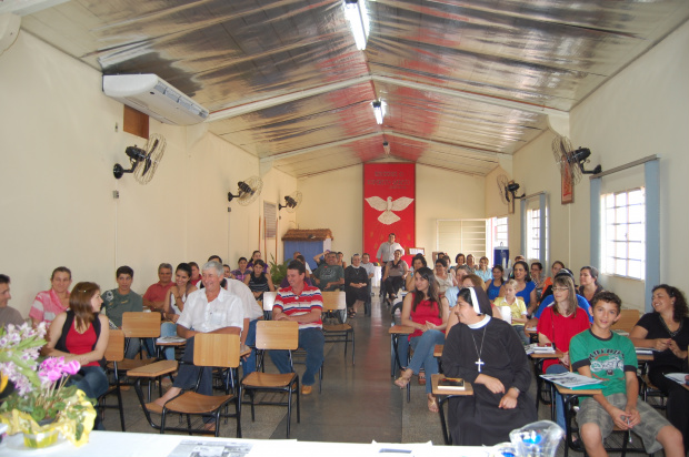 “Despertando Novos Talentos”: Projeto atende Laguna Carapã O curso teve início no sábado (28) a partir das 13h com 47 alunos inscritos e o tema foi delimitado à “Arte de falar em público”.