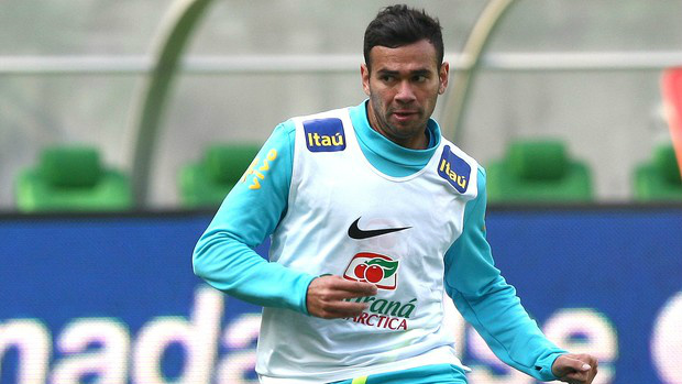Leandro Castán pode ganhar a vaga de titular na seleção brasileira 
