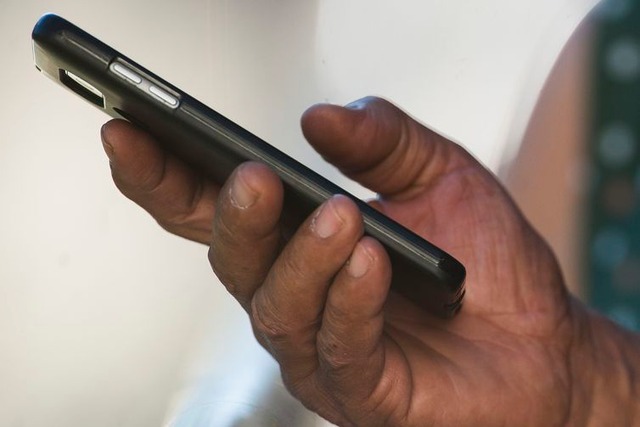 Acesso à internet pelo telefone celular popularizou-se a partir da década de 1990 - Arquivo/Agência Brasil