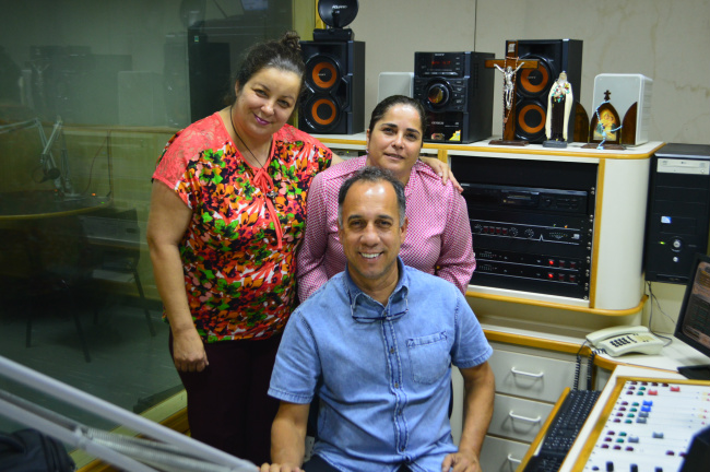 Ozair, Marcinha e Dunga nos estúdios da Rádio Coração. Foto: Elton Bonilha