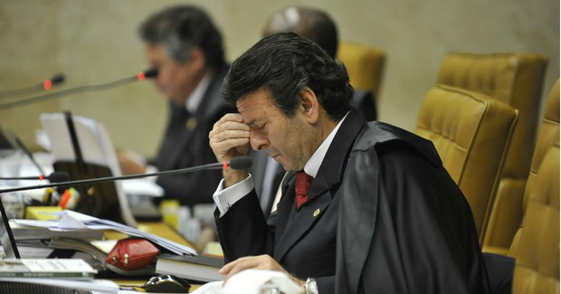 O ministro Luiz Fux em sessão nesta quarta (24) para cálculo das penas dos réus condenados no mensalão 