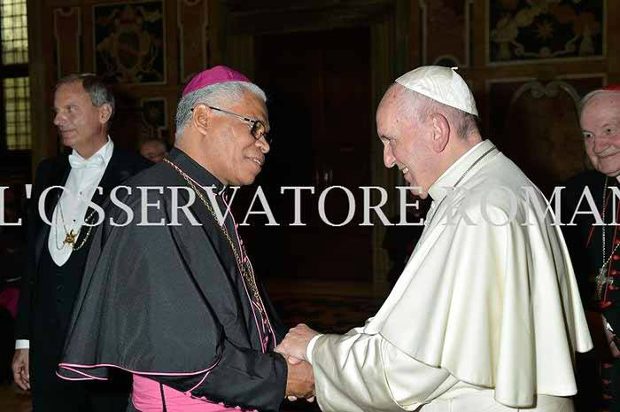 Dom Henrique com o Papa Francisco no Vaticano. Foto: L'osservatore Romano