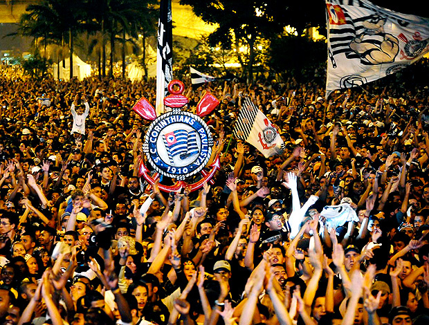 Cerca de 130 mil pessoas fizeram a festa com o Corinthians (Marcos Ribolli / Globoesporte.com)