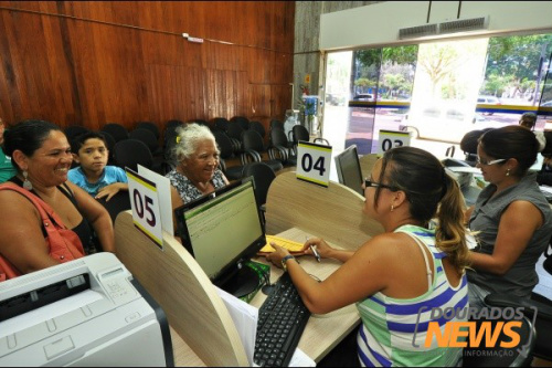 funcionários do Departamento de Lançamento e Arrecadação de Tributos colocados à disposição para fazer o recadastramento a partir desta segunda-feira
