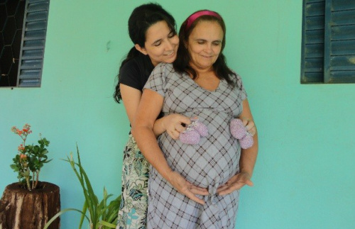 Avó emagreceu 11 kg e voltou a menstruar para gerar netas (Foto: Fernanda Medeiros/Arquivo Pessoal)