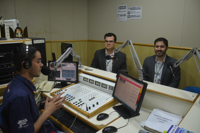 Gabriel Fernandes entrevistou os diretores do IFMS Dourados durante o programa 'Manhã Viva'. Foto: Estanislau Sanabria