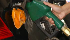 Se o repasse da diminuição no preço na refinaria for feito integralmente para o preço ao consumidor, as reduções serão de 1,4% na gasolina e 1,8% no dieselImagem de arquivo/Agência Brasil