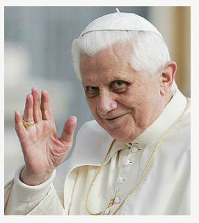 O Papa Bento XVI visitou na manhã desta segunda-feira, 12, a Casa-Família 