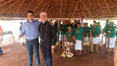 Jean Fogassa, prefeito de Douradina ao lado do Pe. Odair José Boscolo, pároco de Nossa Senhora Aparecida