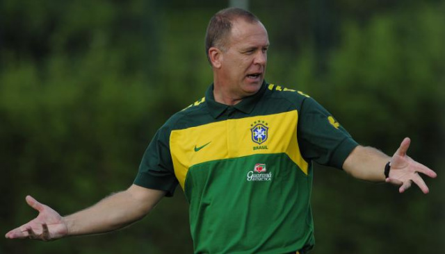 Manu Fernandez/AP

Além de preparar o Brasil para a Copa América-2011, a Olimpíada-2012 e a Copa-2014, Mano Menezes terá a missão de devolver a seleção ao topo do ranking da Fifa, hoje liderado pela campeã mundial Espanha