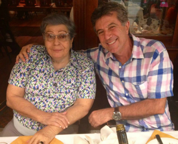 Murilo Zauith com sua mãe, Maria do Carmo Zauith, de 83 anos.