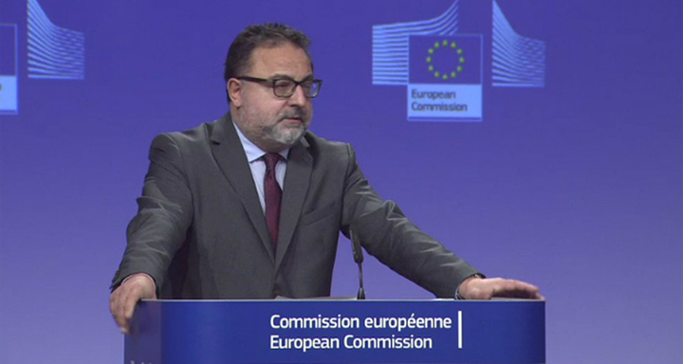 Enrico Brivio, da Comissão Europeia, durante anúncio do embargo à carne de empresas envolvidas na Operação Carne Fraca (Foto: Reprodução)