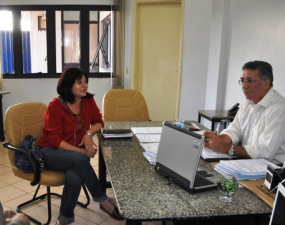 Para que a presidente da Câmara assuma, seria preciso haver vacância de cargo, o que não é o caso, já que Carlinhos não foi afastado, como Ari Artuzi
