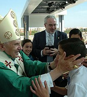 Bento XVI durante o VI Encontro Mundial das Famílias, que aconteceu em Valência (Espanha) entre 1º e 9 de julho de 2006