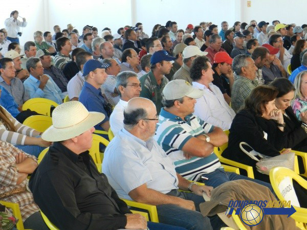 Reunião na manhã desta terça-feira em Caarapó reuniu produtores rurais, empresários e políticos da região sul de MS (Foto: Famasul)