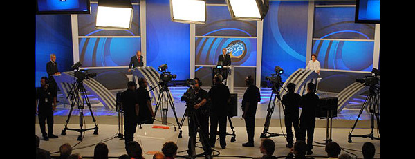 Dilma e Serra evitam confronto direto durante debate da TV Record