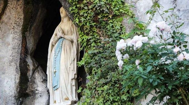 Gruta de Lourdes / Foto: Flickr de Lawrence OP (CC-BY-NC-ND 2.0)